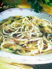 ricetta facile e veloce spaghetti all'acciuga e zenzero