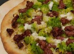 ricetta facile e veloce pizza salsiccia e broccoli